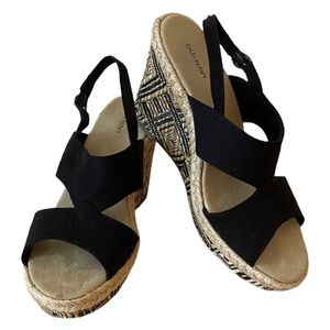 Old Navy • Woven Espadrille Wedge Sandals • Black/Tan